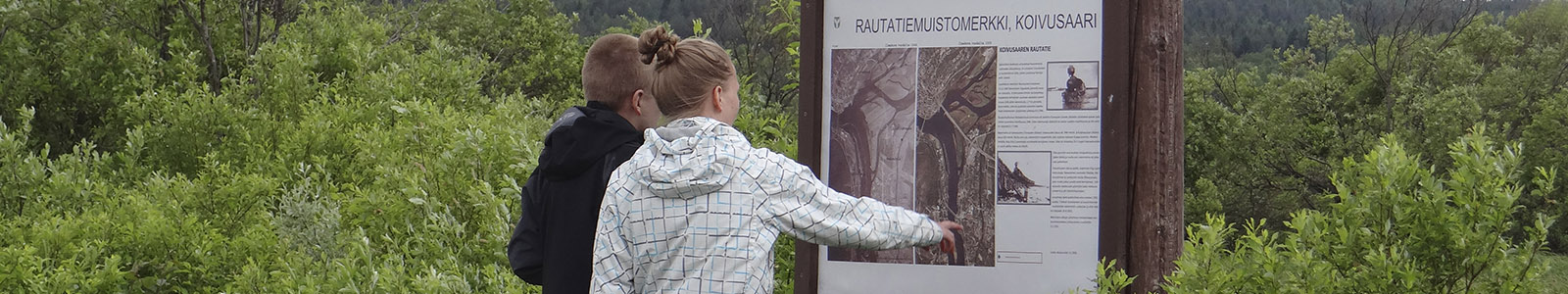Rautatiemuistomerkki_AT_Koivusaaren luontopolku_1600x300.jpg
